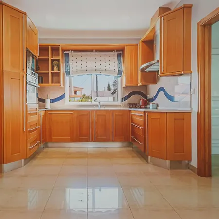 Exceptional 5 Bedroom Villa * البوفيرا